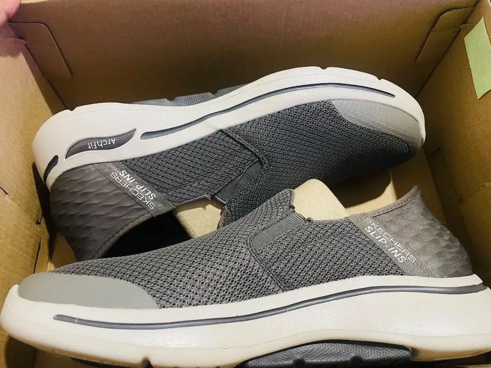 Skechers arch fit 43 brown