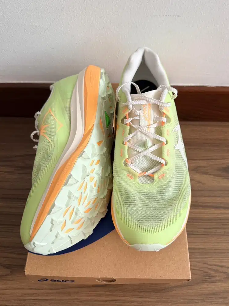 NEW sepatu trail run asics fujispeed4 us10/eur44. baru. original