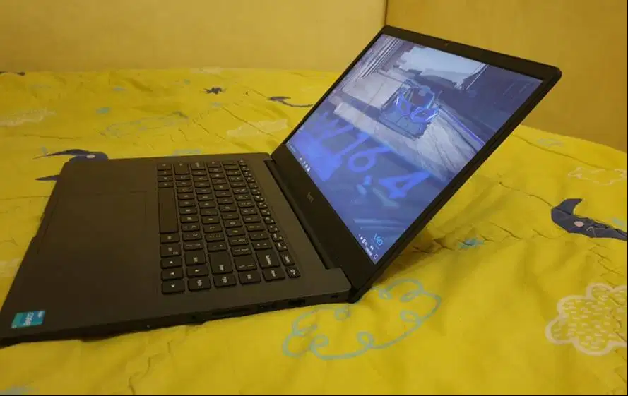 Laptop Tipis Core i3 Gen 11 SSD 256 RAM 8 Layar 15 Mulus Baterai Awet