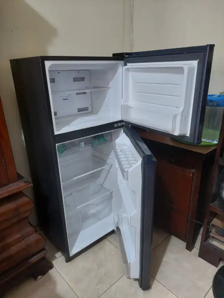 KULKAS 2 PINTU SHARP