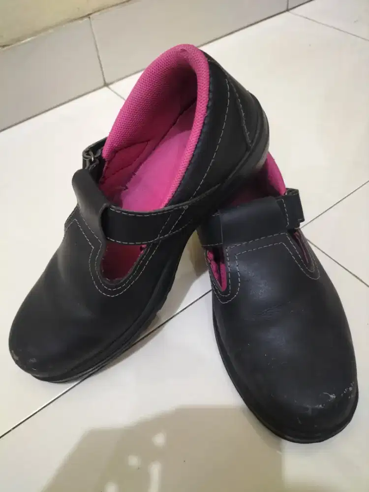 SEPATU SAFETY WANITA