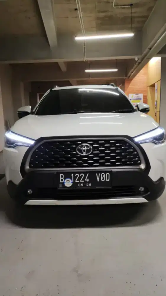 Toyota corolla cross AT white pearl,tgn I,full service record auto2000