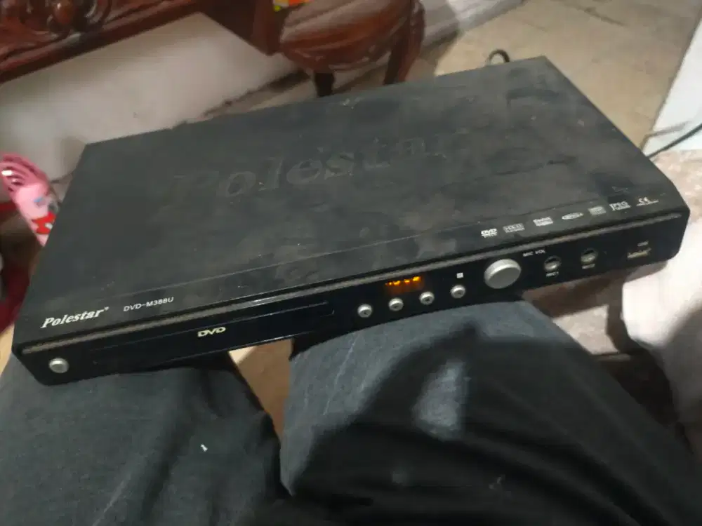 DVD player merek polestar nyala normal