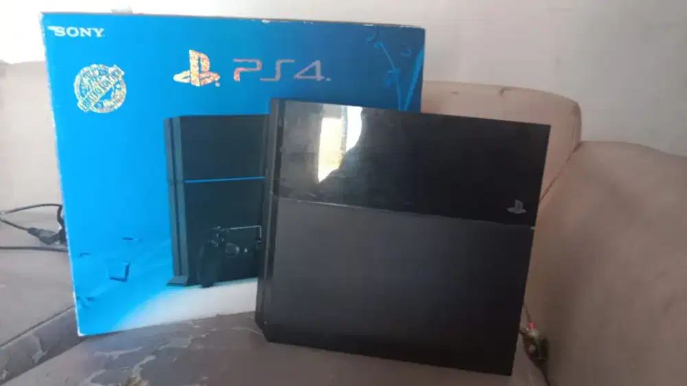 PS 4 lengkap + 4 kaset