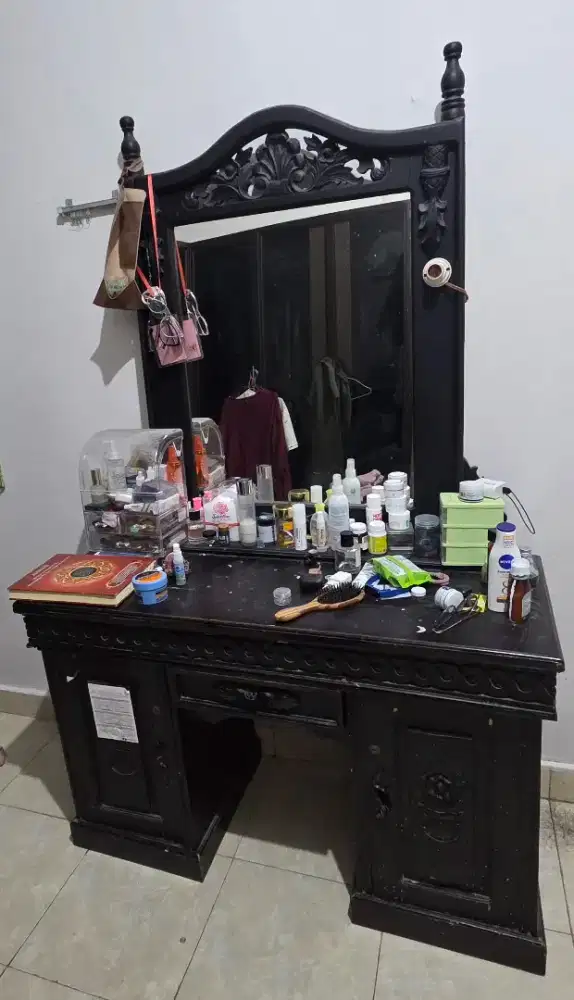 Meja Rias Kayu warna hitam
