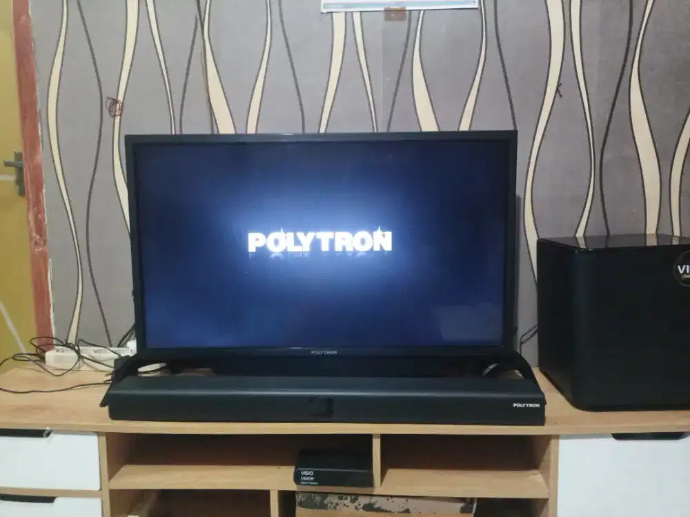 Tv led 32 in Polytron sound bar wofer analog