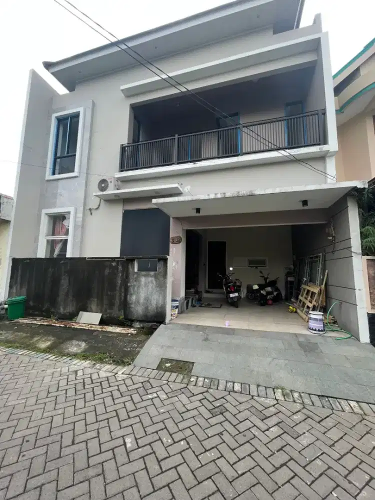 Rumah 2 lantai dan kolam renang