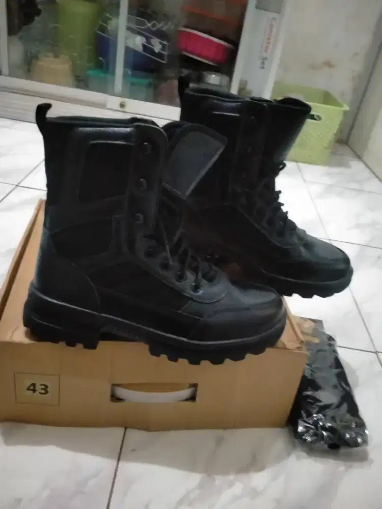 Sepatu pdl kulit pembagian