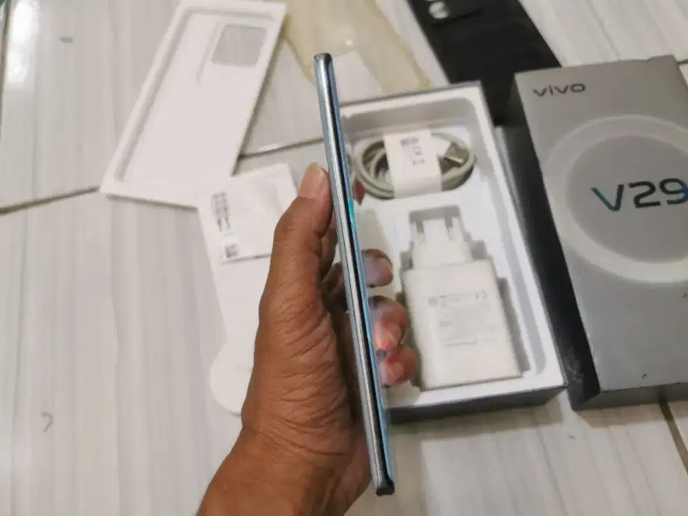 Vivo V29 5G
Ram 8/256