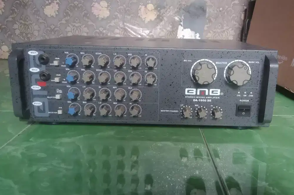 Amplifier karaoke BMB model DA 1600 SE