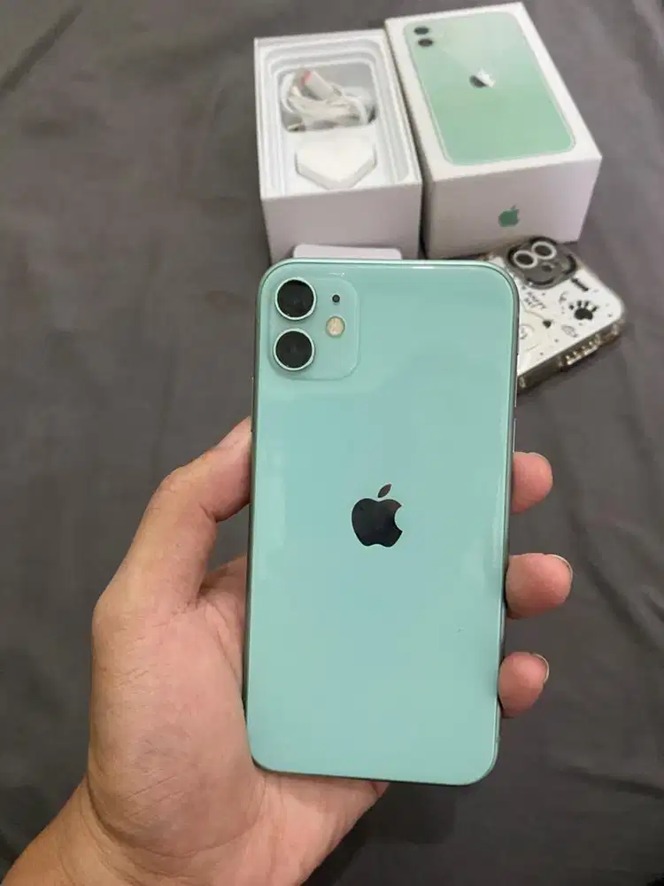 Dijual iPhone 11 64gb sinyal all operator