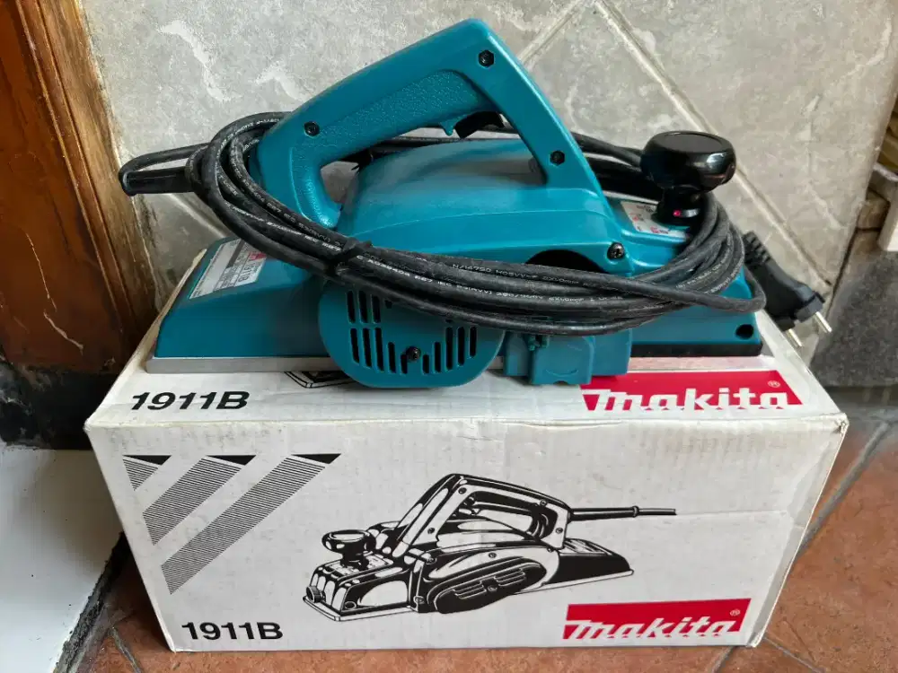 Mesin planer / pasah kayu makita japan