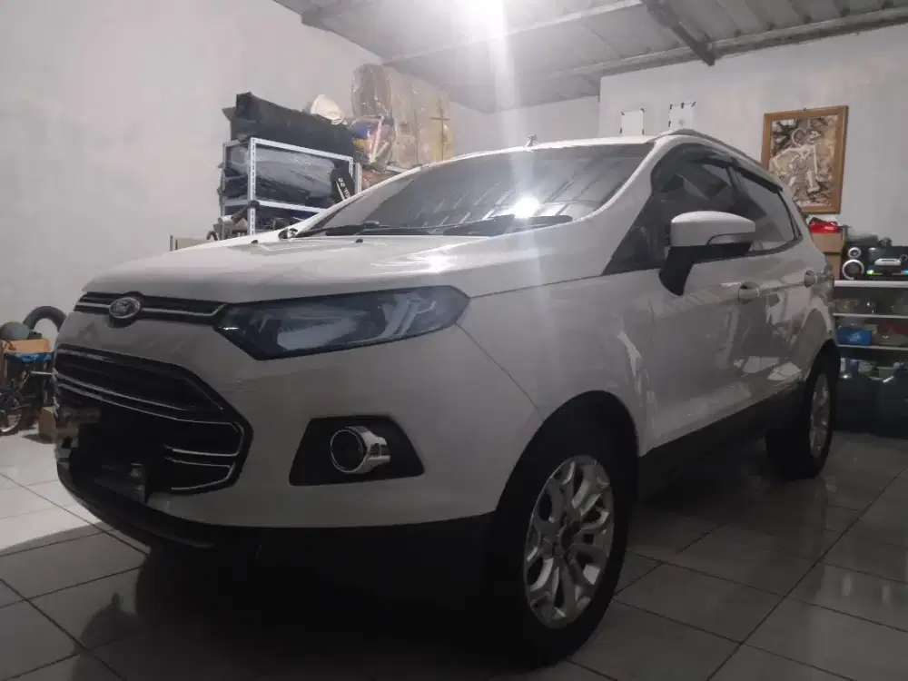 FORD ECOSPORT TITANIUM WHITE SUNROOF