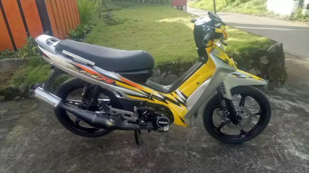Yamaha Fiz R 2000 Kuning