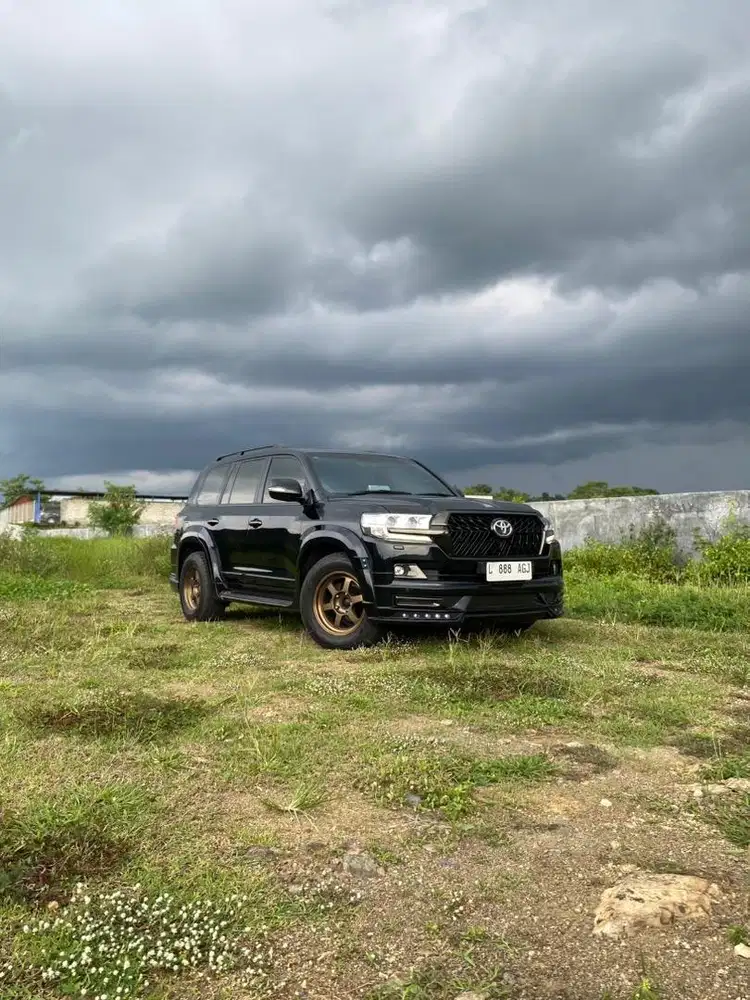 TOYOTA LAND CRUISHER VX-R AT