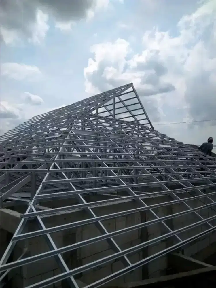 Pemasangan atap baja ringan