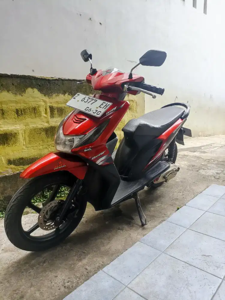 Dijual Beat karbu 2009 warna merah