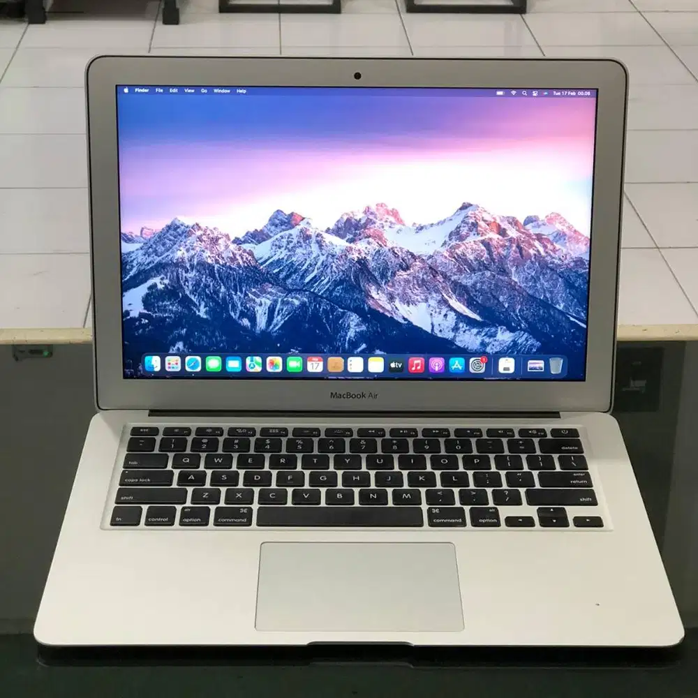 Macbook Air 2017 13inch Core I5 RAM 8GB SSD 128GB Siap Pakai