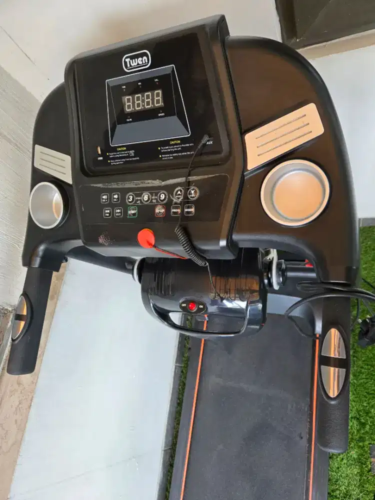 PRELOVED TRIDMILL DAN ALAT OLAHRAGA 1 PAKET