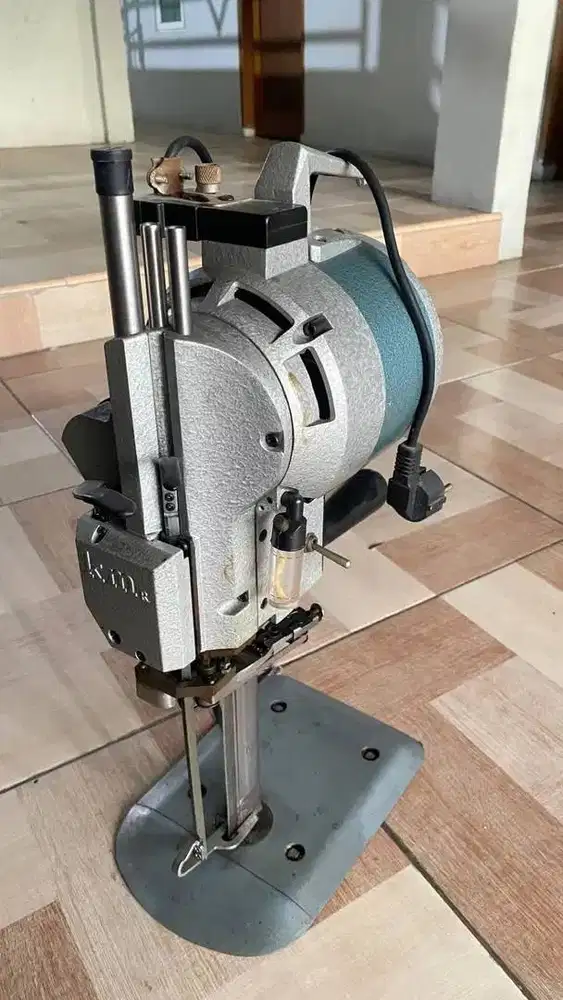 Mesin Potong Kain KM 8 Inch - Jual Cepat