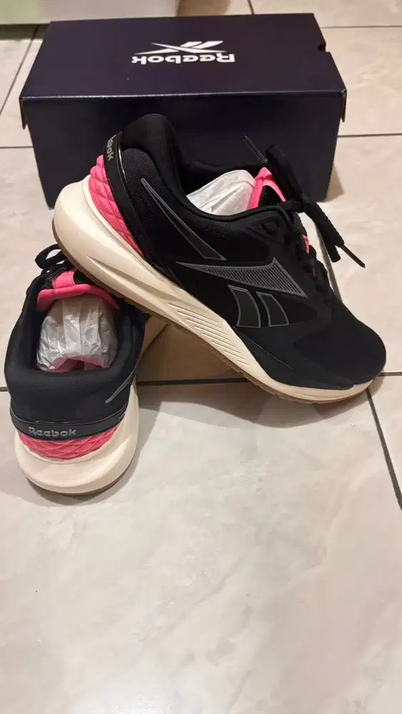 Sepatu reebok women