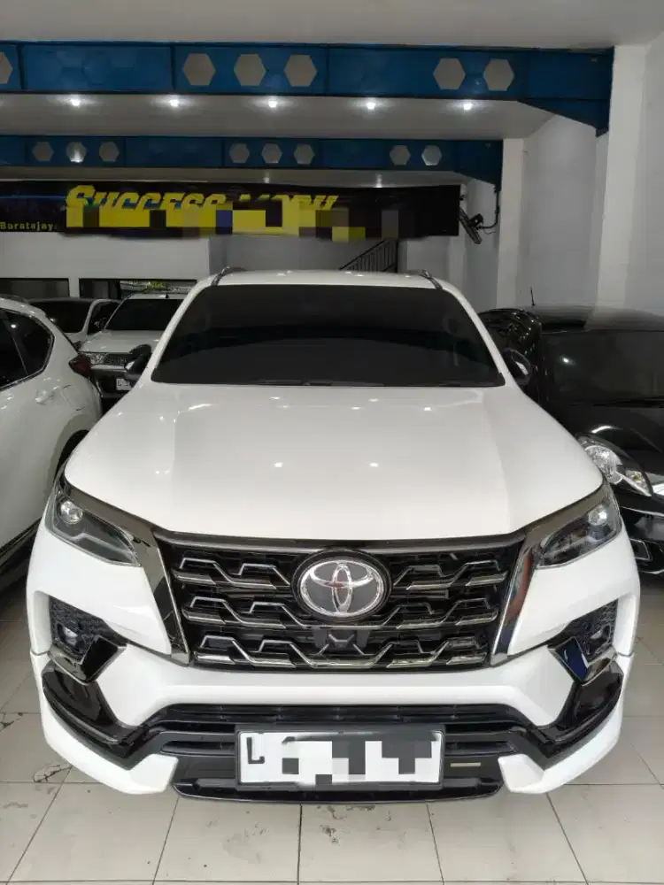 Toyota Fortuner VRZ GR 2022 Matic Putih KM Low