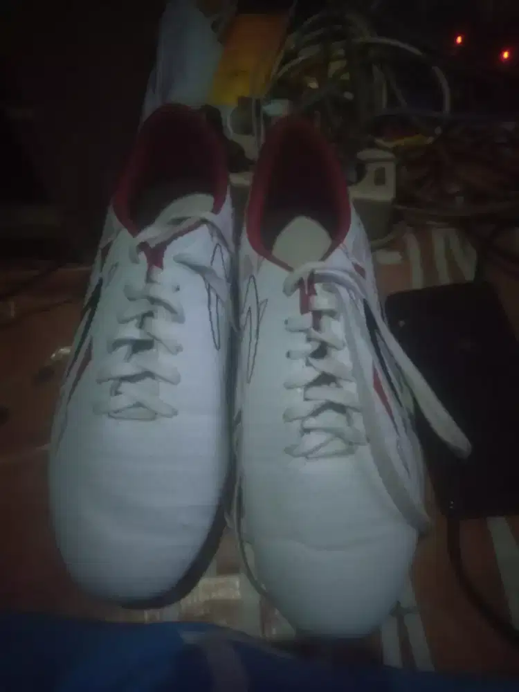 jual aja nih sepatu futsal