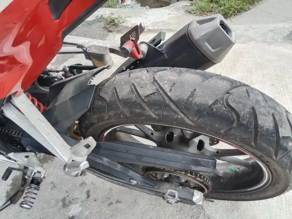 CBR 150 R   19jt nego tipis