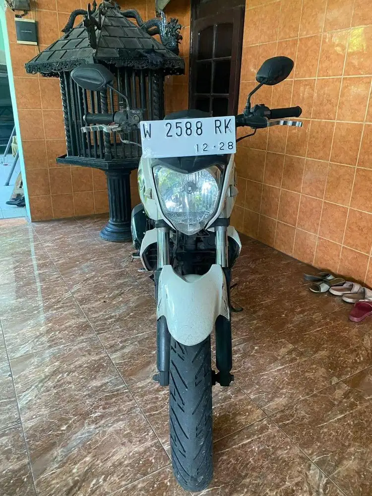 YAMAHA BYSON 2014 PUTIH