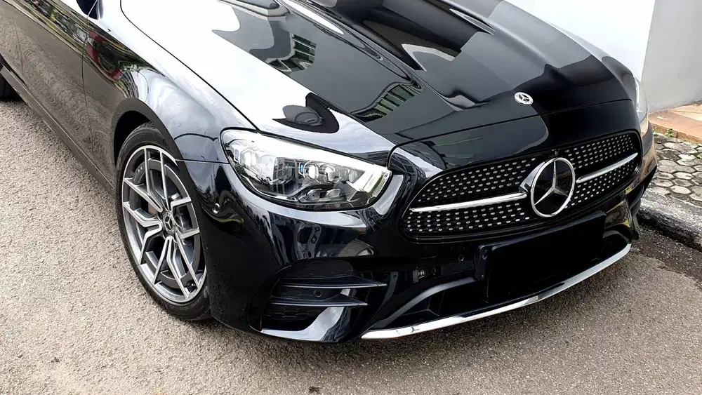 Mercedes Benz Mercy E 300 E300 AMG Line W213 Facelift 2022 Like New
