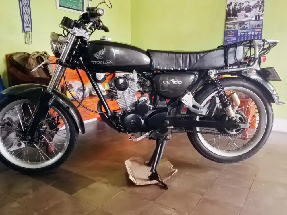 Jual motor CB 100 lengkap hidup