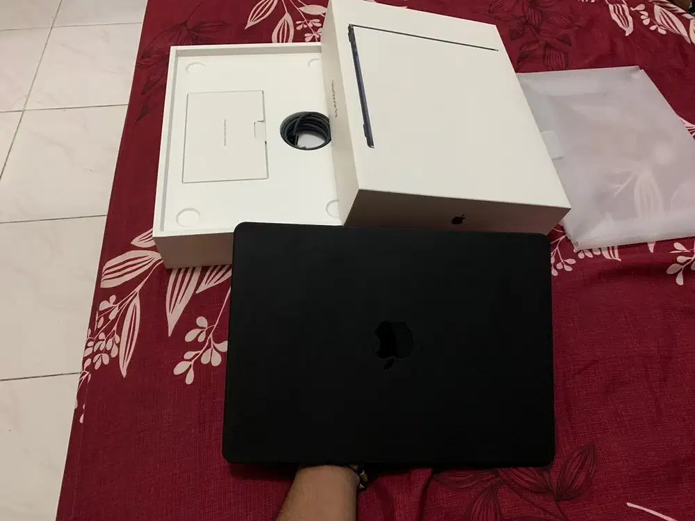 Macbook Air M2 16/256 Midnight Fullset iBox Pribadi