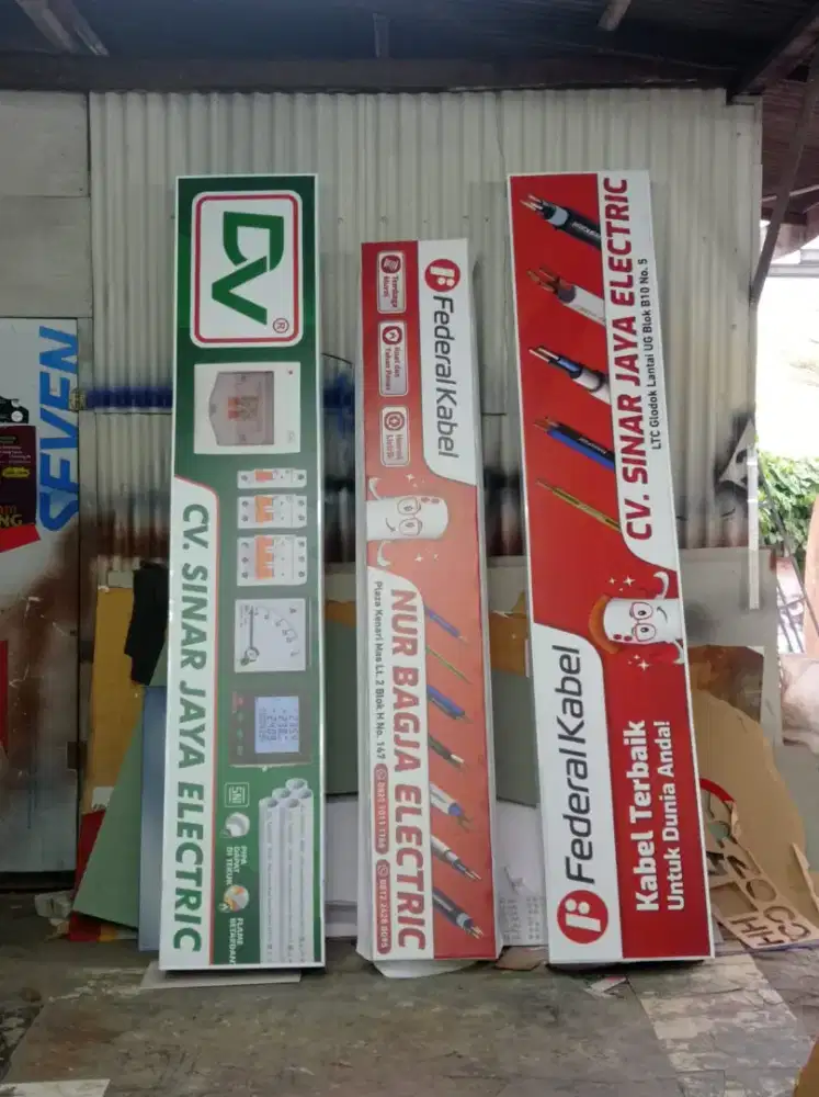 Neonbox ukrn 250× 50cm 1 sisi