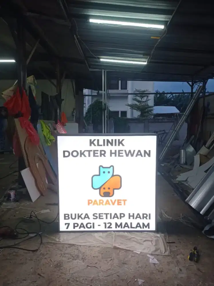 Neonbox akrilik ukuran 100×100cm