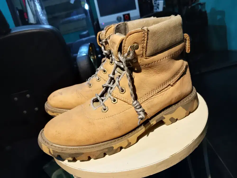 Sepatu boots Caterpillar, Safety and Lacoste