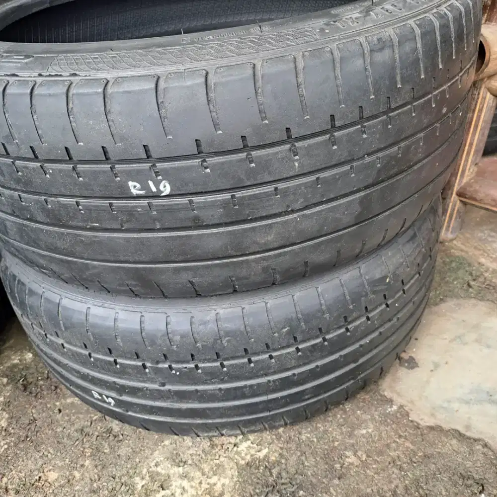 Ban 235 40 19 accelera phi ring 19