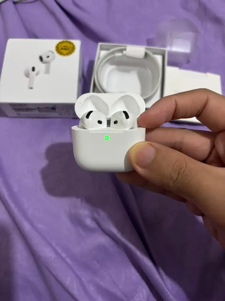 AIRPODS GENERASI 4