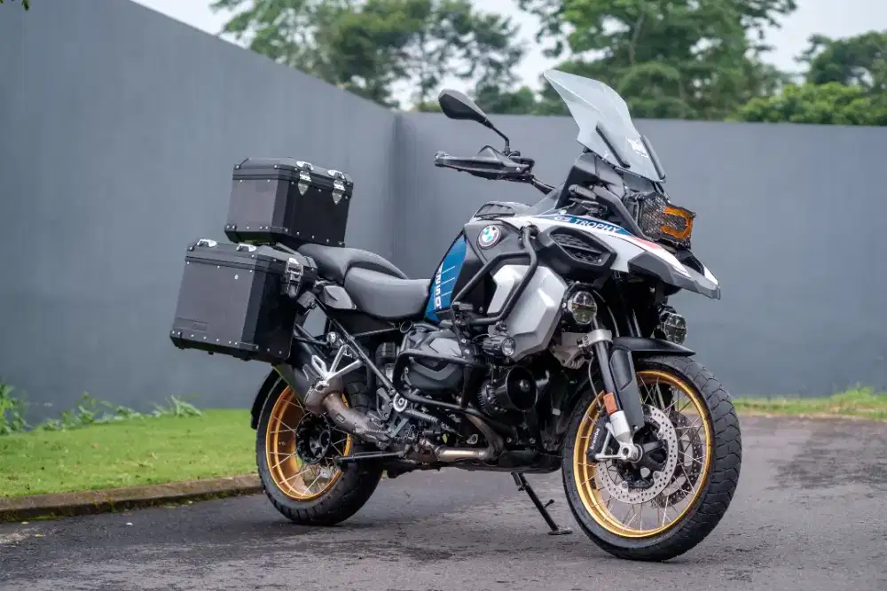 BMW GS 1250 K51 2022 TRIPLE
BLACK