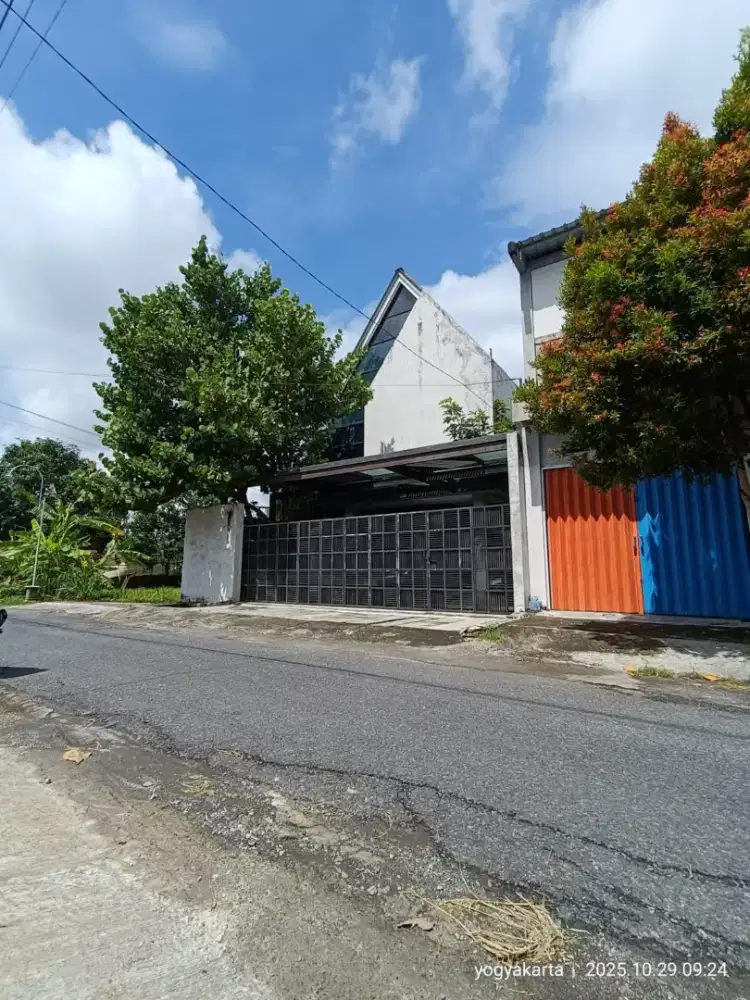 Rumah untuk kantor mewah dekat masjid firdaus ngotho Sewon Bantul