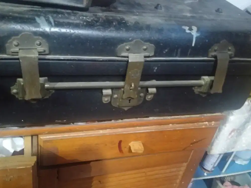 Peti Besi Zaman Belanda/Barang Antik