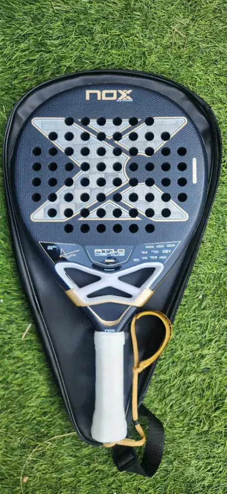 Raket padel NOX AT10 18K 2026