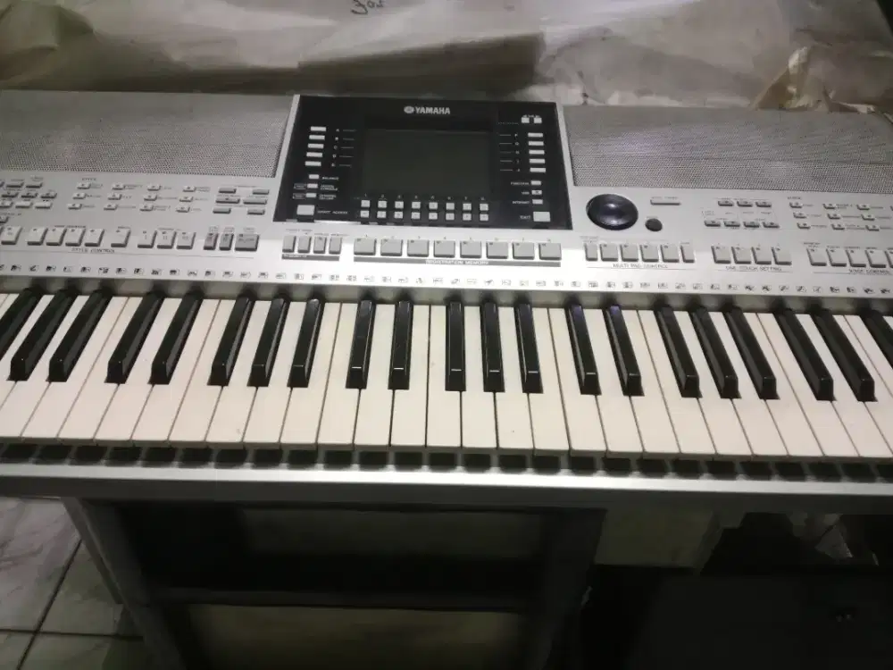 Yamaha Keyboard PSR-S910 dengan 76 Key dan 128 Rhythm
