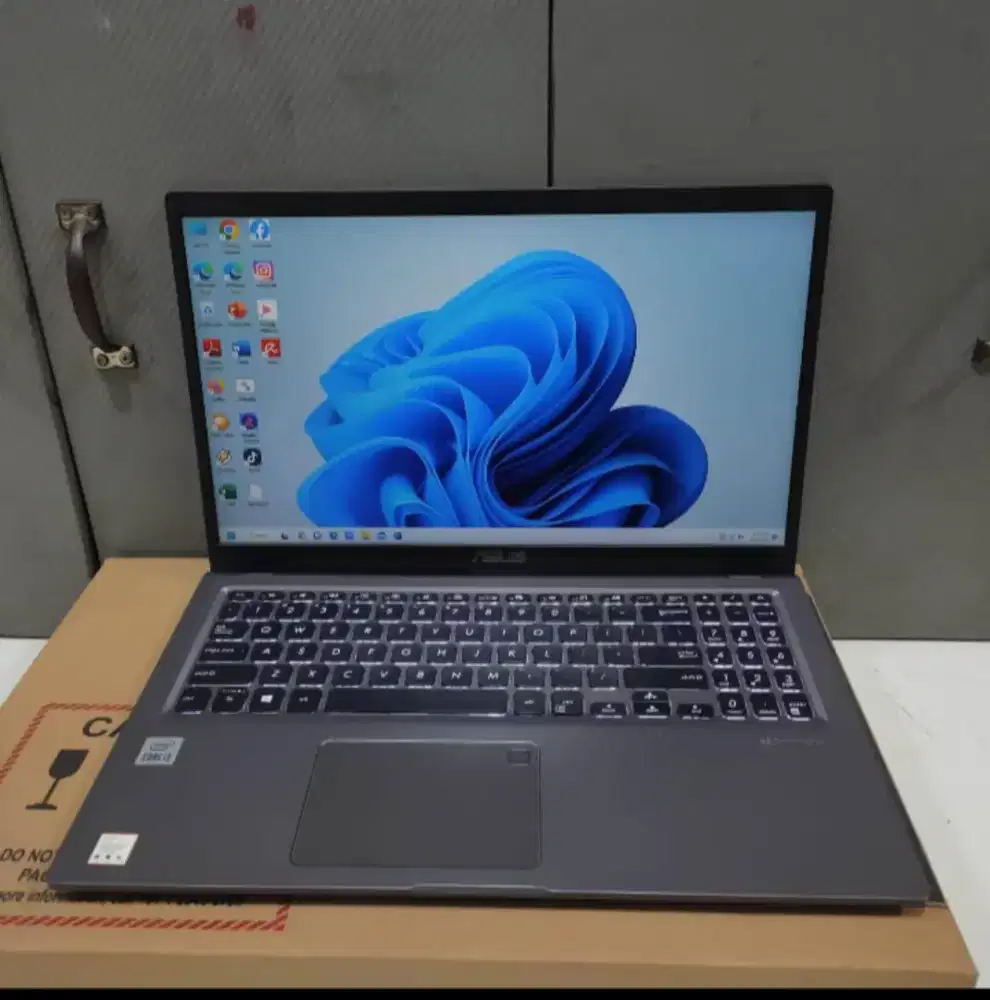 Laptop Asus Vivobook A516J