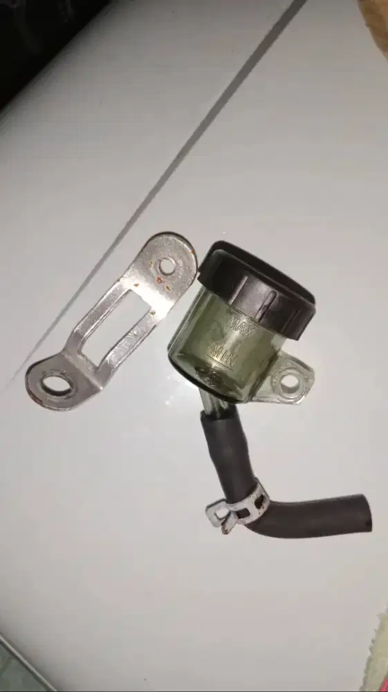 Tabung minyak rem KTC KYTACO