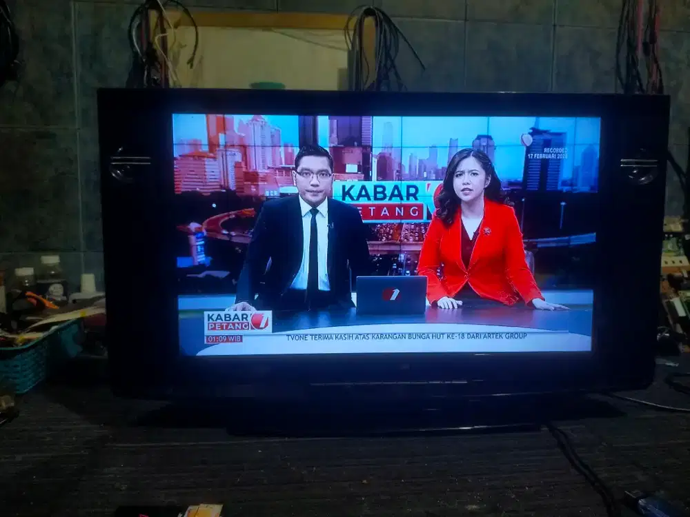 DI JUAL TV LED POLYTRON 24 ANALOG MODEL TABUNG WARNA HITAM