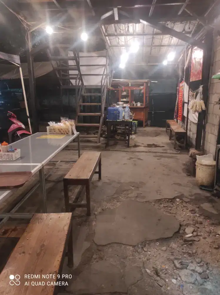 Loker waiters merangkap