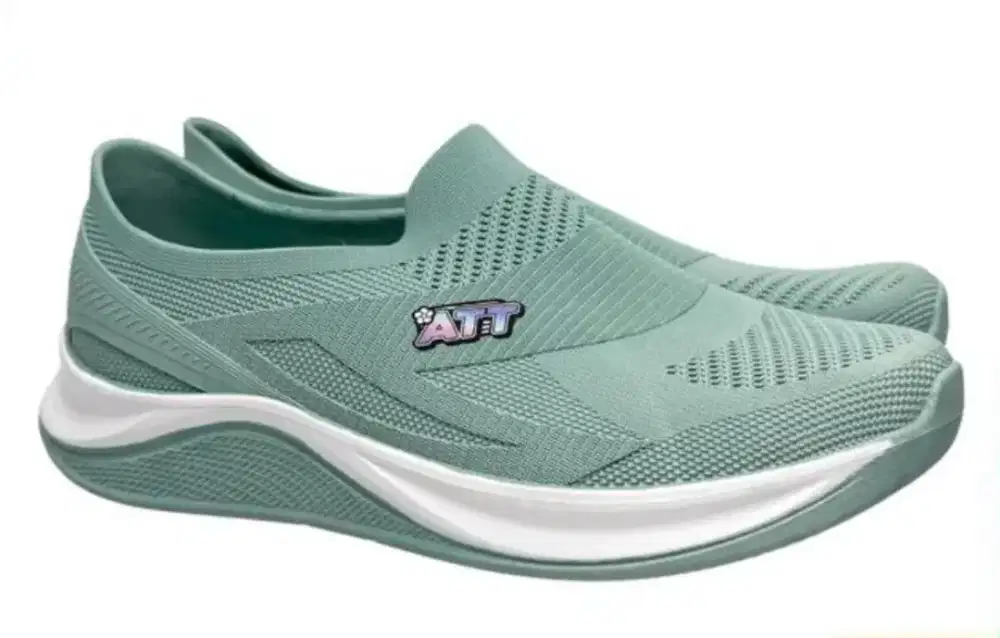 SEPATU OLAHRAGA UNTUK WANITA UKURAN 40