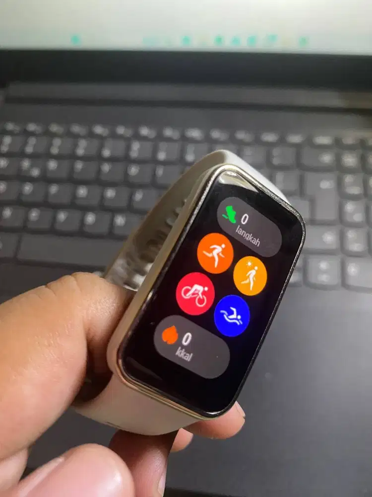 huawei band 9 white smartwatch