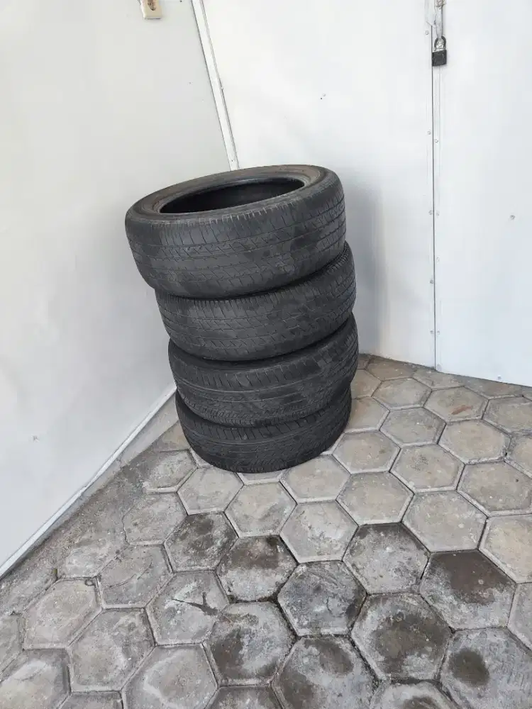 BAN BEKAS 215/55/R17