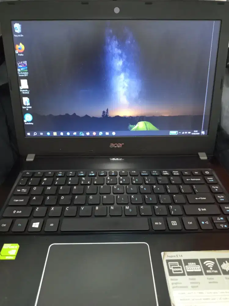 Acer e5 475g i5 7200u 8 GB ram 256 SSD 940mx nvidia